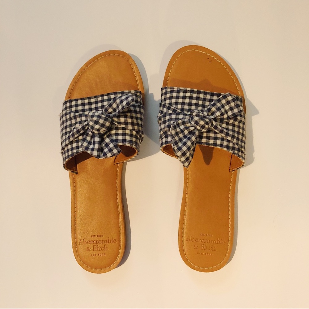 NWOT PLAID WITH A BOW SLIDES